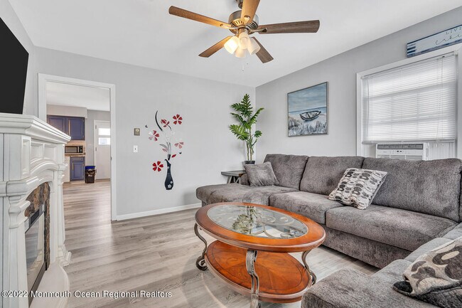 Building Photo - 39-41 6th Ave