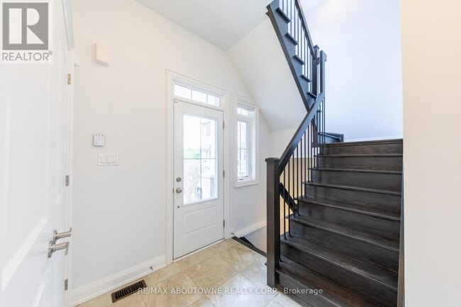 Building Photo - 2015 Deerview Common