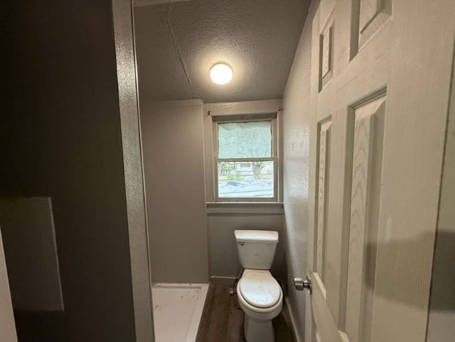 Building Photo - 613 N Eye St