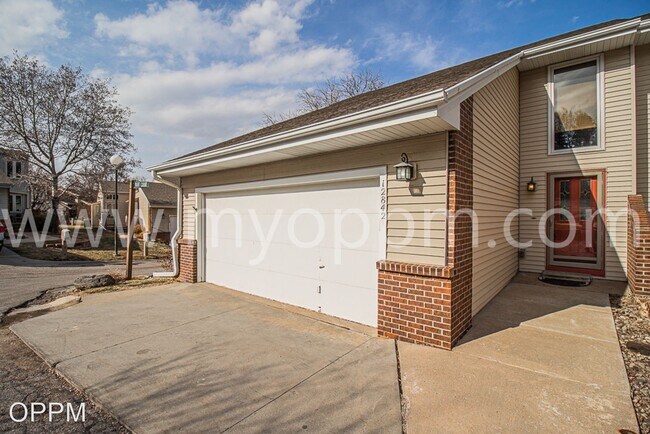 Foto del edificio - 4 br, 3.5 bath House - 12842 Burt Ct