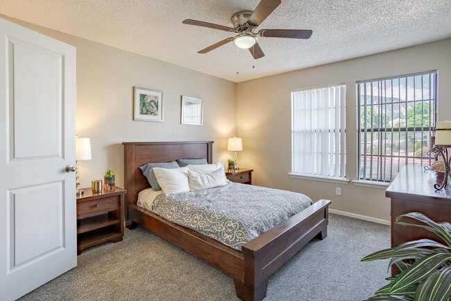 Building Photo - Mountain View