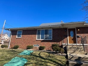 Building Photo - 1531 Redwood Ave