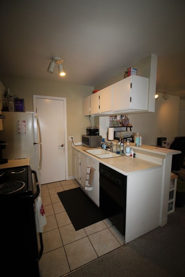 Building Photo - Great Condo