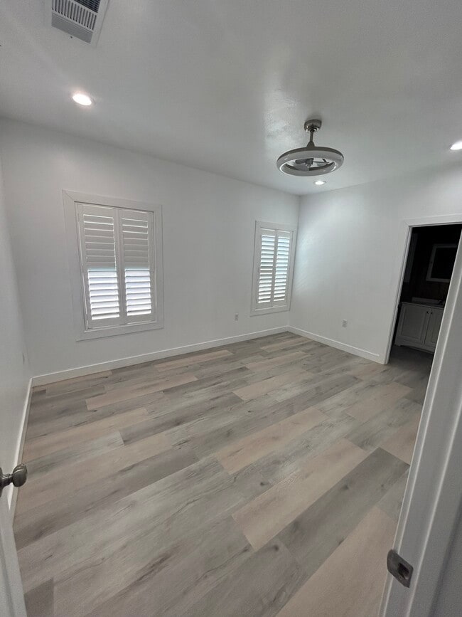 Foto del edificio - 8825 Orangewood Ave