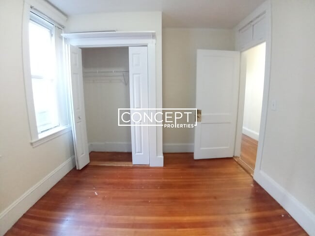 Building Photo - 15 Barrows St