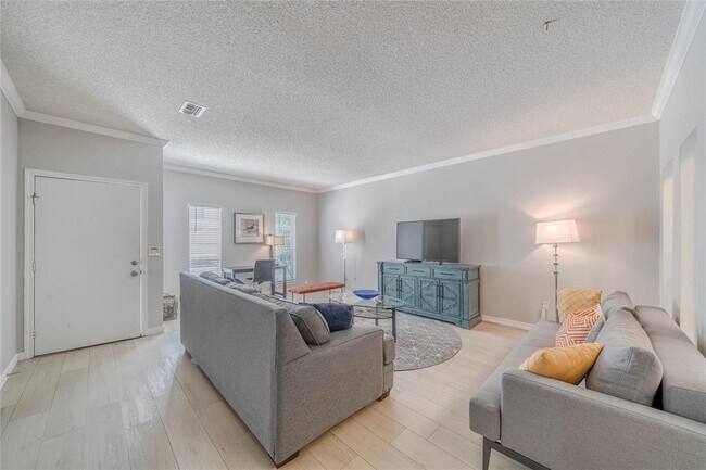 Foto del edificio - 4022 Breakwood Dr