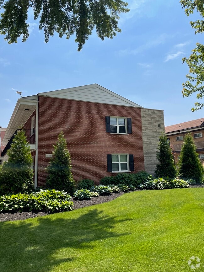 Building Photo - Douglas Avenue Apartments
