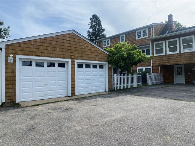Building Photo - 645 Fish Rd