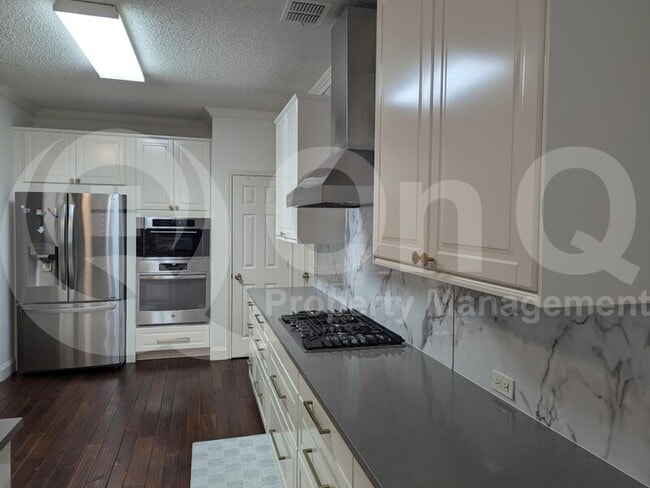Building Photo - 9501 Thorncliff Dr