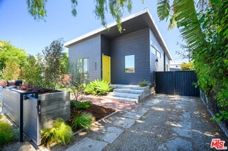 Building Photo - 5431 Homeside Ave