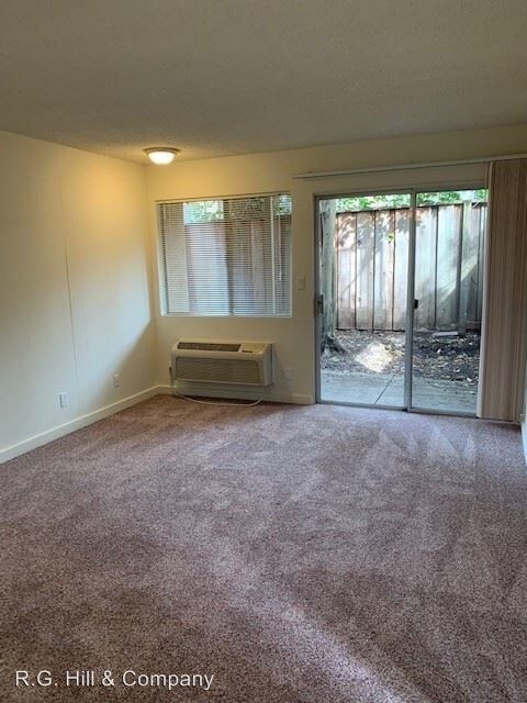 Building Photo - 1402 Creekside Dr
