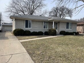 Building Photo - 31287 Mc Namee St