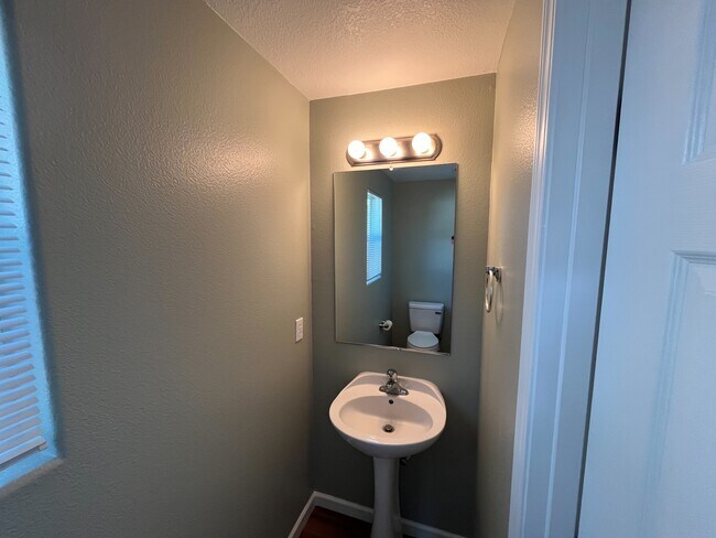 Foto del edificio - 1371 Ridgeview St