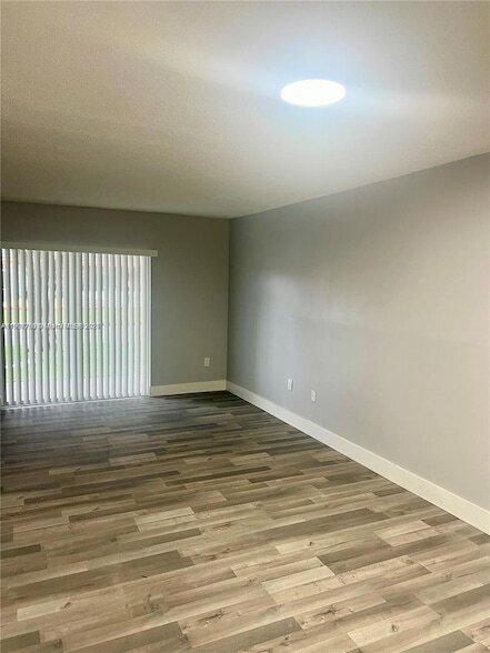 Foto del edificio - 4374 NW 9th Ave