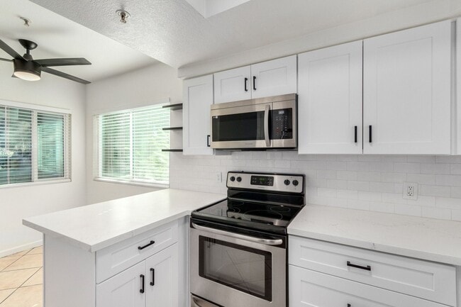 Building Photo - 1825 W Ray Rd