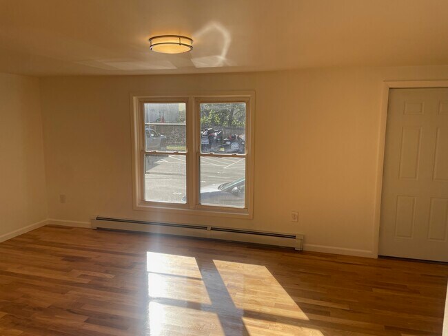 Building Photo - 46 Orchard St