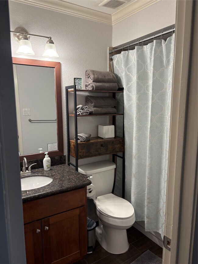 Foto del edificio - 732 Memorial Mews St