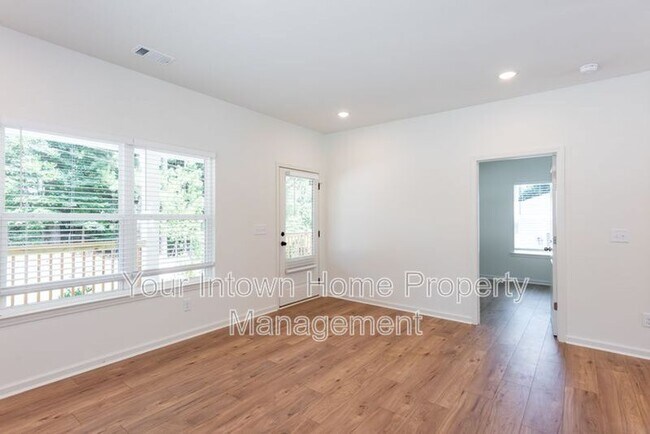 Foto del edificio - 2800 Mango Cir NW