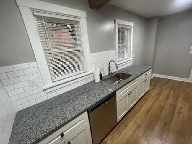 Foto del edificio - 1661 Belasco Ave