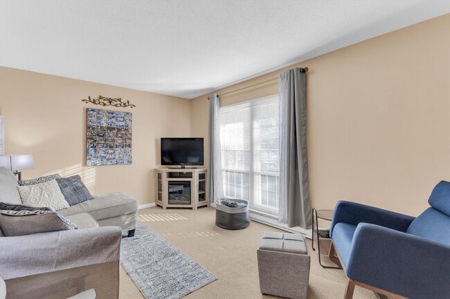 Building Photo - 1656 Herault Pl