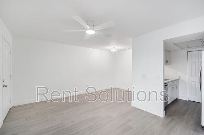 Foto del edificio - 4928 W Gandy Blvd