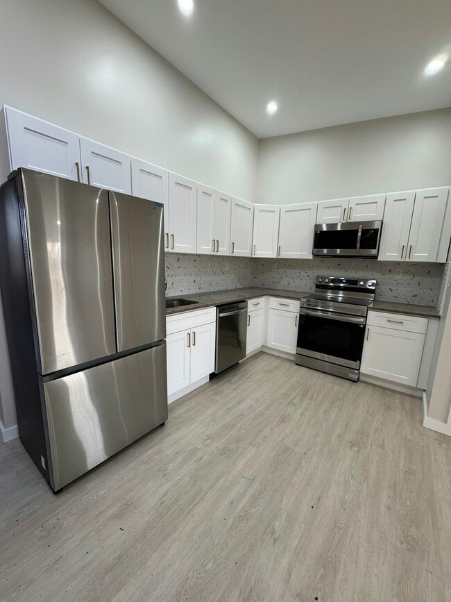 Building Photo - 2416 N Charles St