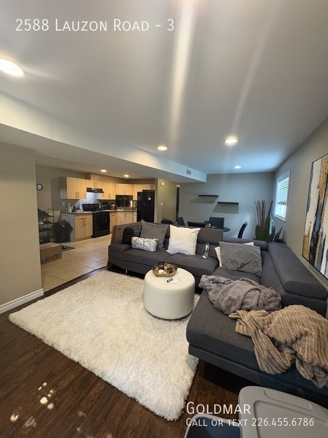 Building Photo - New Listing