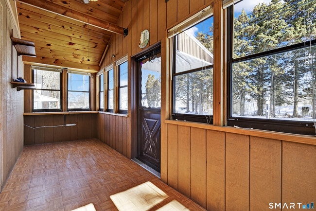 Building Photo - 12 Pine St