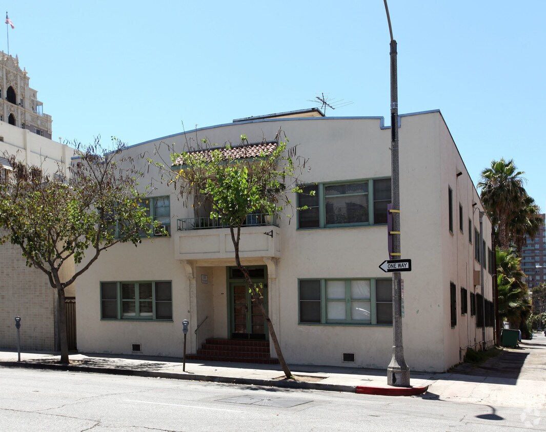 Building Photo - 426 E Broadway