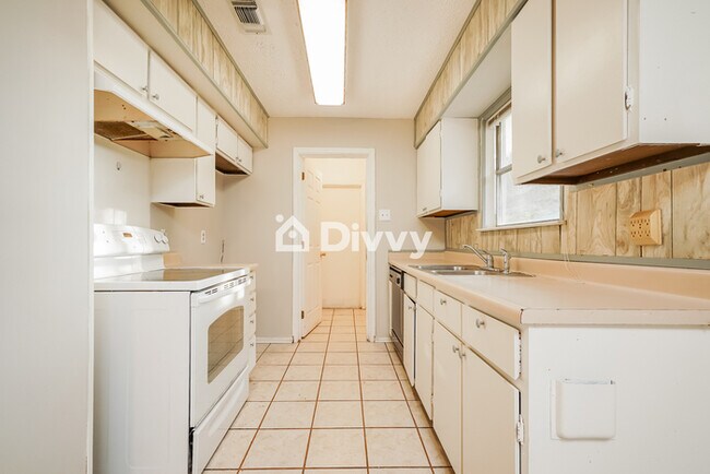 Foto del edificio - 7030 Grand Valley St, San Antonio, TX 78242