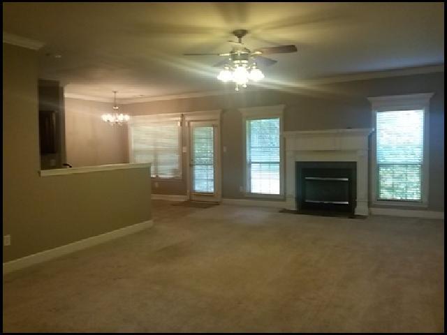 Foto del edificio - 3211 Moonlighting Pl