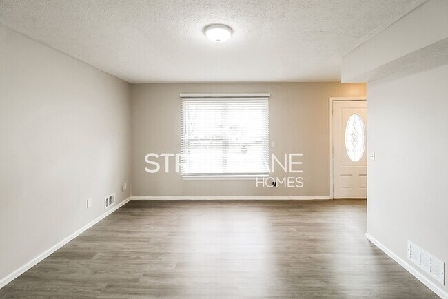 Building Photo - NOW OFFERING FIRST FULL MONTH FREE!!