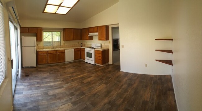 Foto del edificio - Sparks 3 bed 2 bath 2 car garage home loca...