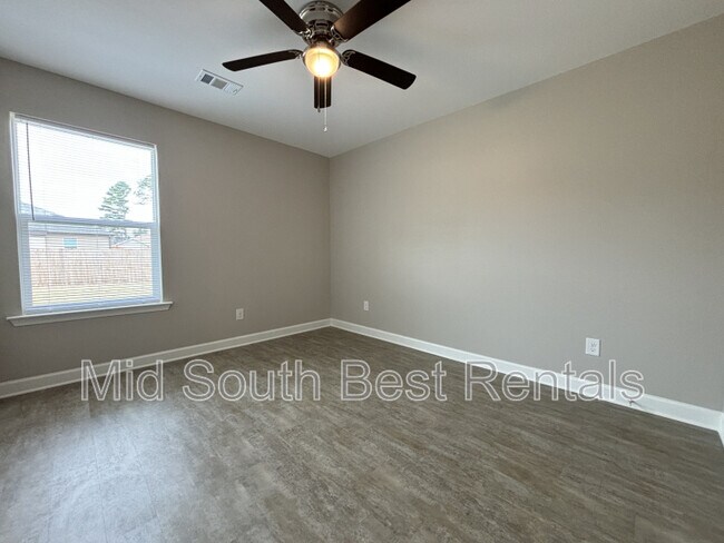 Foto del edificio - 105 Redbud Ct