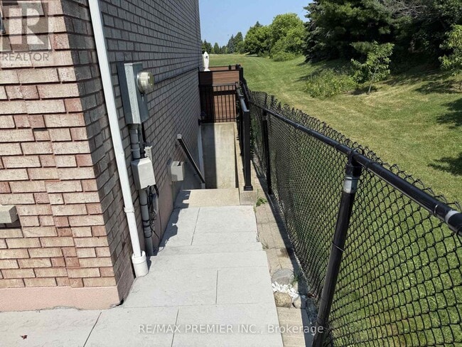 Building Photo - 54 Castlepoint Dr