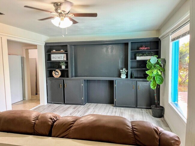 Foto del edificio - PRE-LEASING FOR FALL: Check out this Renov...