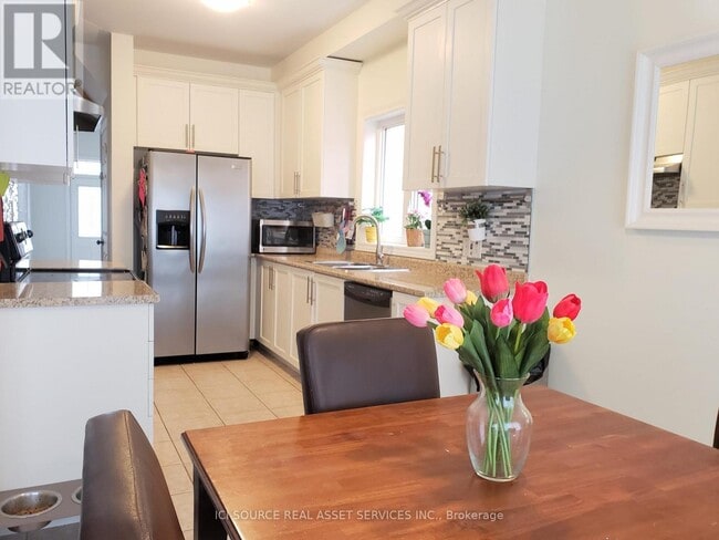 Photo du bâtiment - 43 Crimson Forest Dr