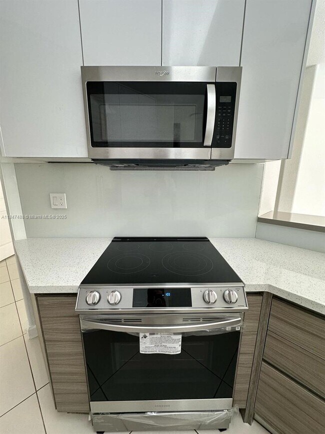 Foto del edificio - 7454 NW 112th Pl
