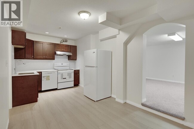 Building Photo - 2977 Robson Dr