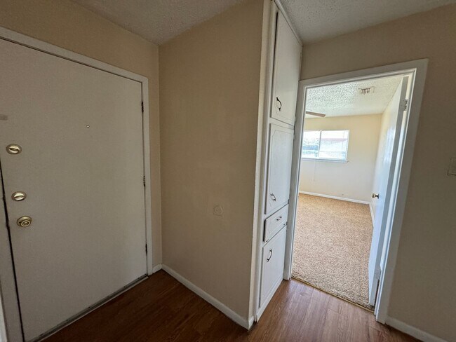 Foto del edificio - 1526 Leader Dr