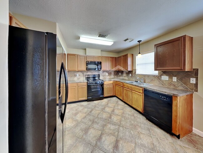 Foto del edificio - 15834 Little Miss Creek Dr