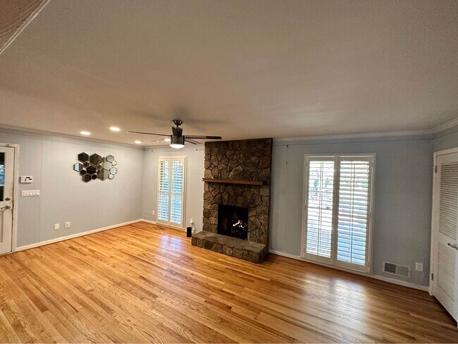 Gas fireplace - 2798 Cottonwood Dr