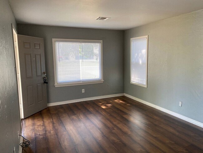 Foto del edificio - 2 br, 1 bath House - 2844 Lancaster Lane