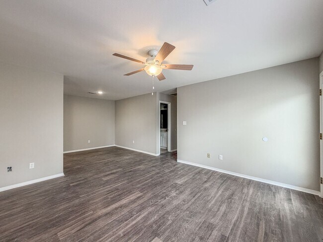 Building Photo - 1203 Quebec Dr