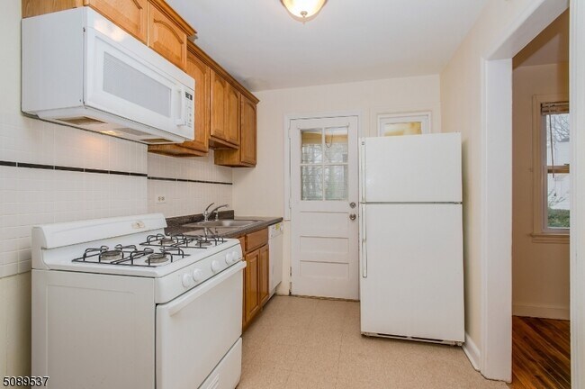 Building Photo - 41 Amboy Ave