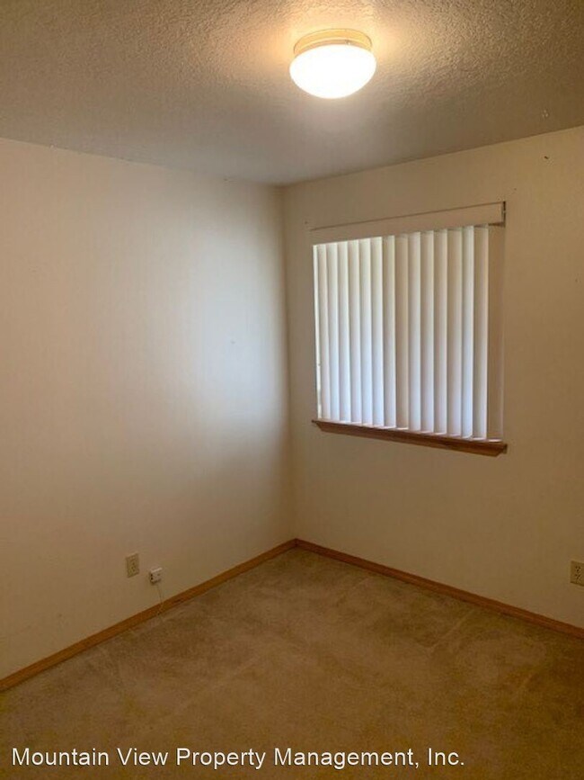 Building Photo - 3 br, 2 bath House - 1670 NE Heavenly Dr.