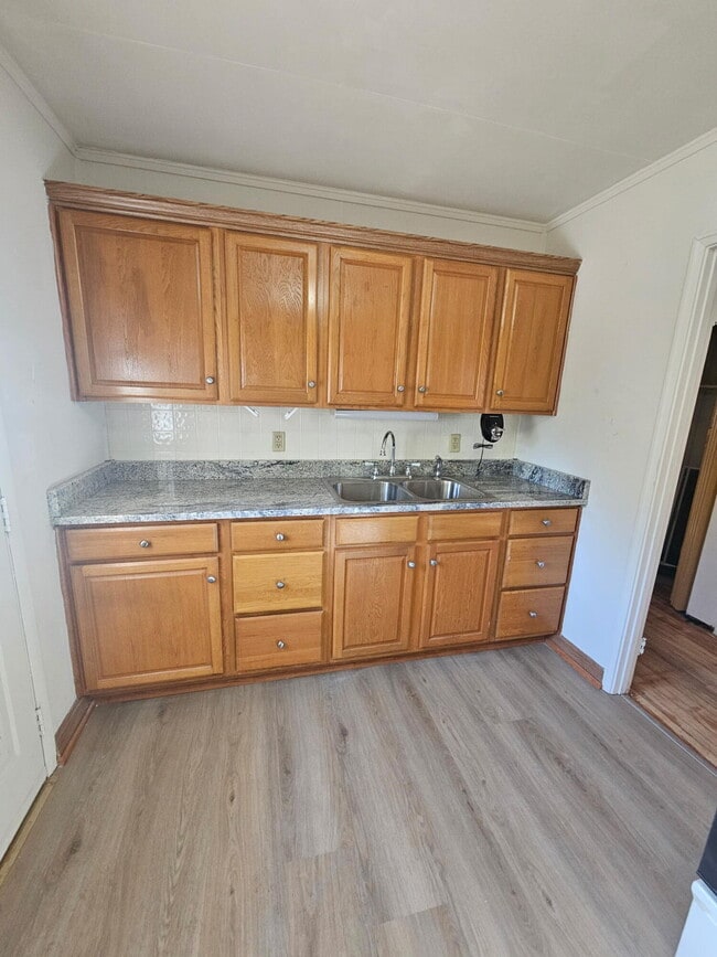 Building Photo - 418 Palm Dr S