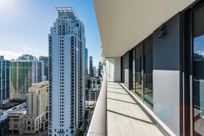 Building Photo - 1010 Brickell Ave