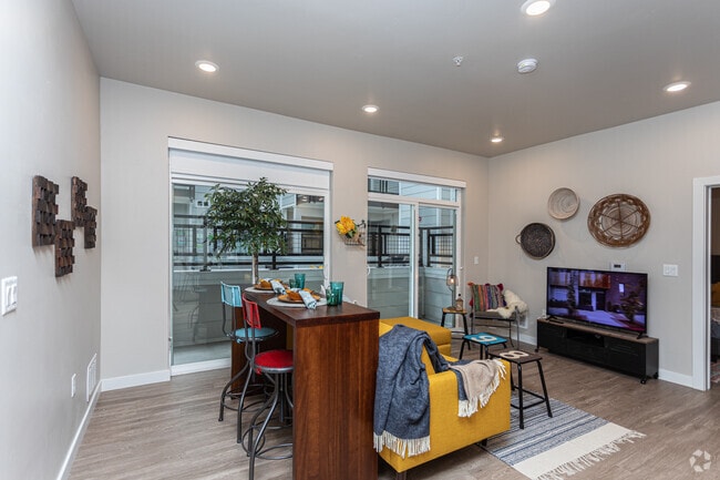 2BR, 2BA - 996 SF - Pierpont By Urbana