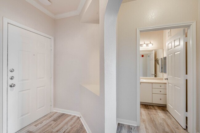 Building Photo - Downtown Dream at Uptown! 2/2, 5th floor c...
